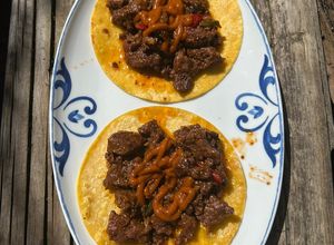 Una foto de Tacos con recortes de solomillo