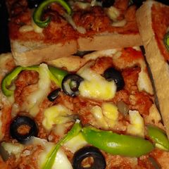 A picture of Bread pizza.