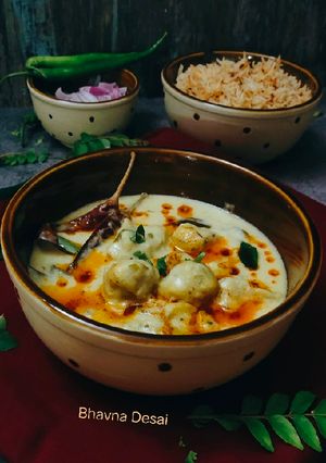 A picture of ડપકા કઢી.(Dapka Kadhi Recipe in Gujarati).
