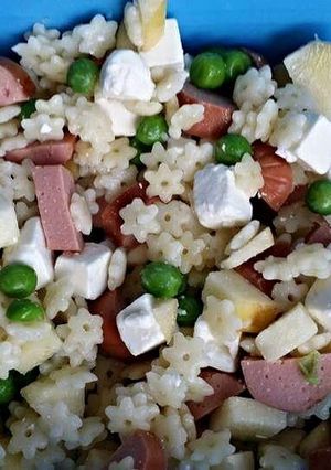 A picture of Lunch box salad.