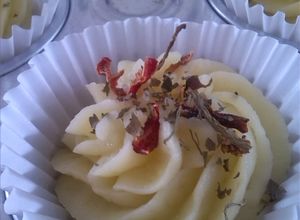 Una foto de Papitas divertidas al ajillo