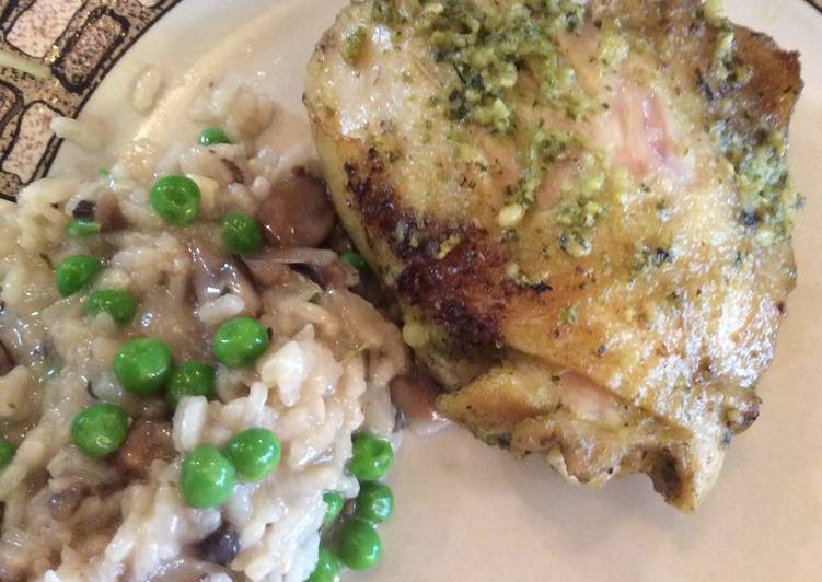 Easiest Way to Prepare Ultimate Pesto Chicken And Mushroom risotto Mmmmmmmm