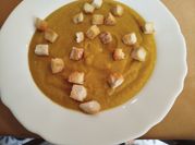 Una foto de cuatro de calabaza
