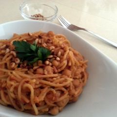 A picture of pasta in Chickpeas.