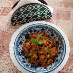 A picture of Vegetarian Nutrela and green peas keema.