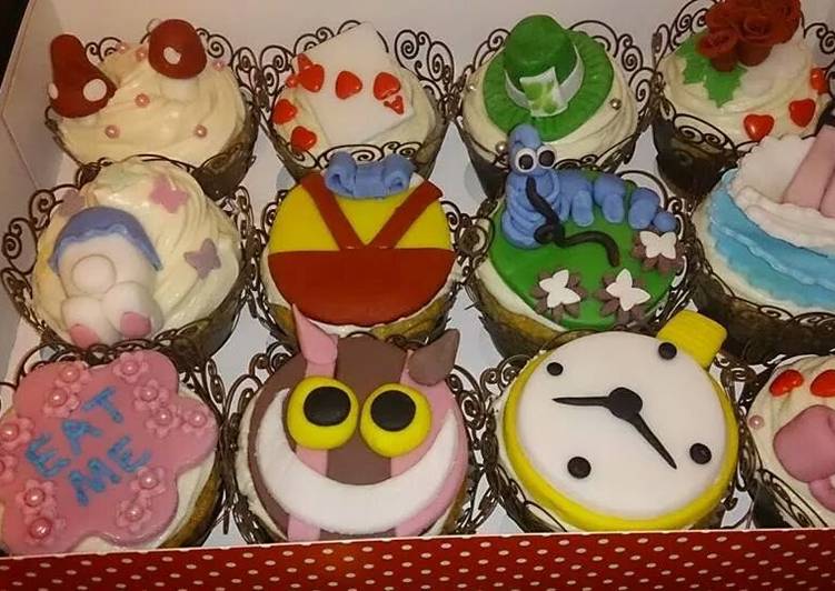 Alice in wonderland cupcakes