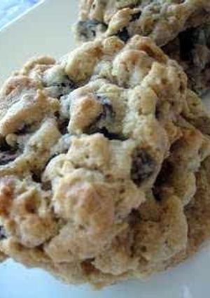 A picture of oatmeal chocolate chip cookies.