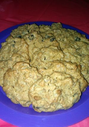 A picture of peanut butter raisin bran cookies (Betty Crocker).