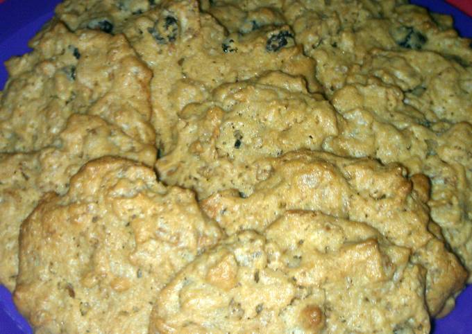 Recipe of Ultimate peanut butter raisin bran cookies (Betty Crocker)