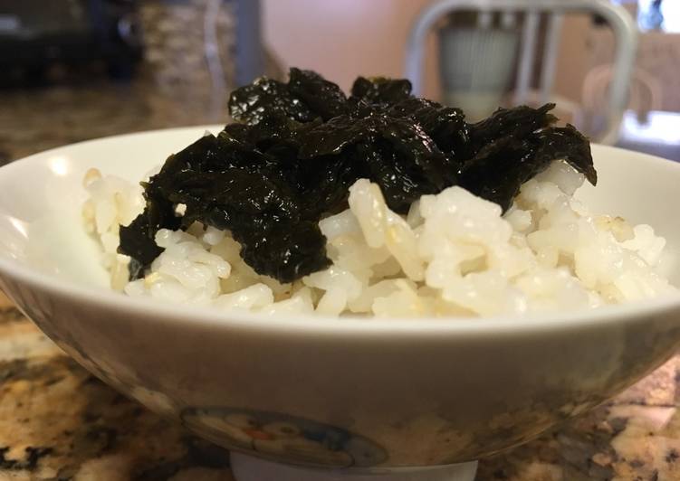 Tsukudani (sushi nori boiled in soy sauce)