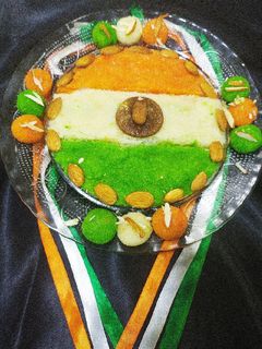 तिरंगा केक (Tiranga cake recipe in Hindi) रेसिपी मुख्य फोटो
