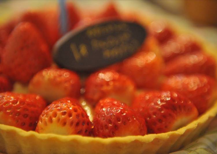 Authentic Strawberry Tart with Simple Ingredients