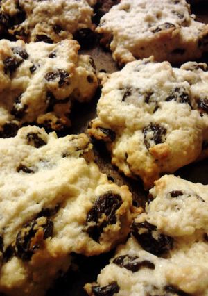 A picture of Raisin Cookies.