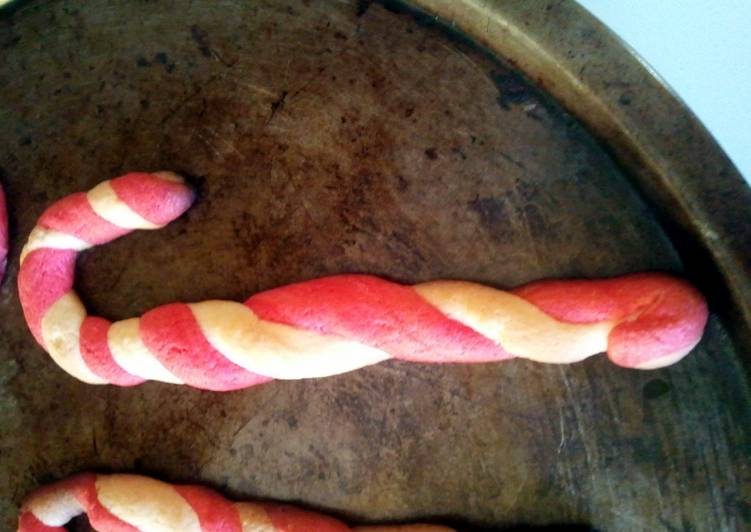 Simple Way to Make Any-night-of-the-week candy cane cookies