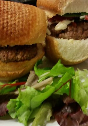 A picture of Simple burgers.