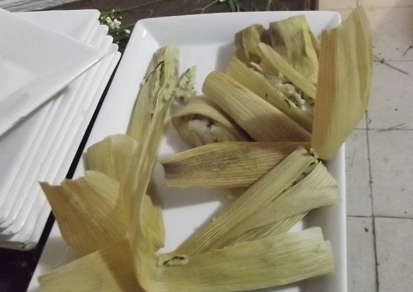 Tamales de quelite, amaranto y huauzontle con tomatillo
