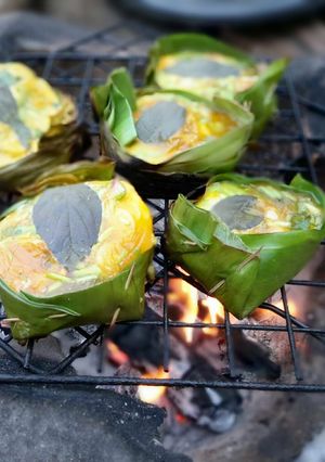 A picture of Ook Kai / kai Paam / Baked Eggs in Banana Leaves.