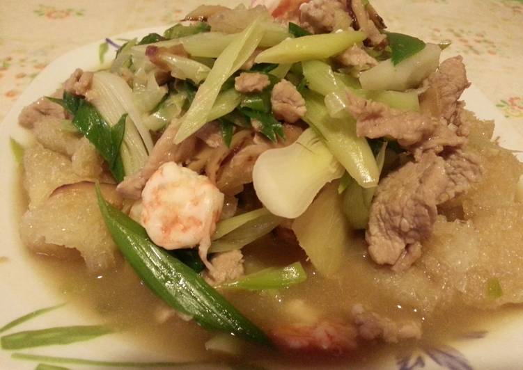 Recipe of Favorite Stir fried Leek with Fish Maw &amp; Pork.