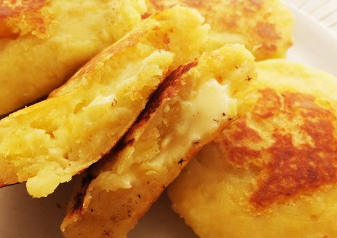 Potato slices with cheese