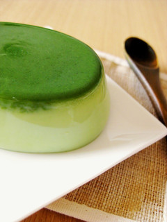 A picture of Jiggly Matcha Milk Jello.
