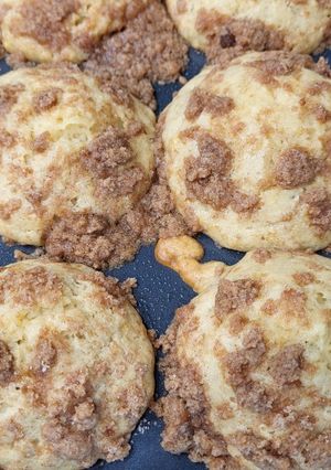 A picture of Banana Streusel Muffins.