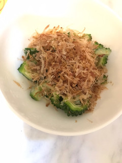 夏日涼拌菜-日式胡麻山苦瓜 的食譜成品照片