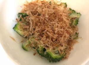 夏日涼拌菜-日式胡麻山苦瓜 的食譜成品照片