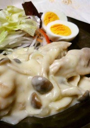 A picture of Chicken with Cream Sauce.