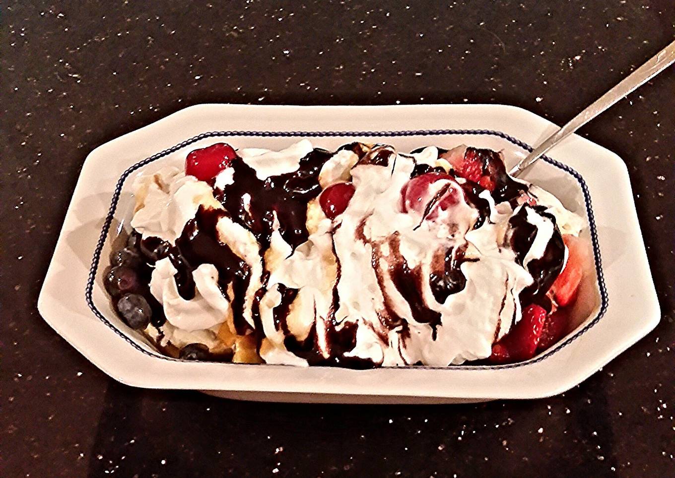 Fresh Fruit Banana Split