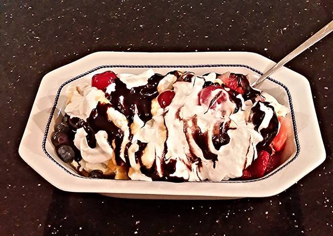 How to Prepare Perfect Fresh Fruit Banana Split