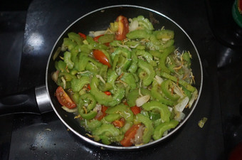 Langkah Mudah untuk Membuat Paria Tumis Teri Medan, Menggugah Selera