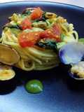 Spaghetti con le vongole e cavolo nero