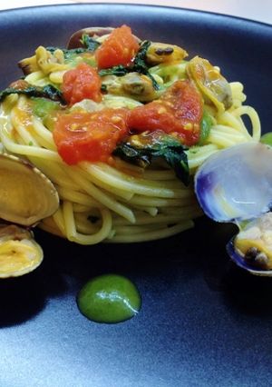 Foto di Spaghetti con le vongole e cavolo nero