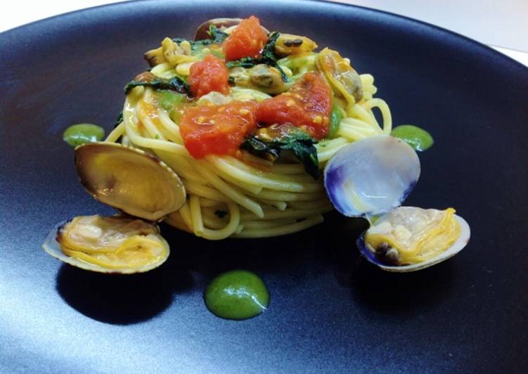 Spaghetti con le vongole e cavolo nero
