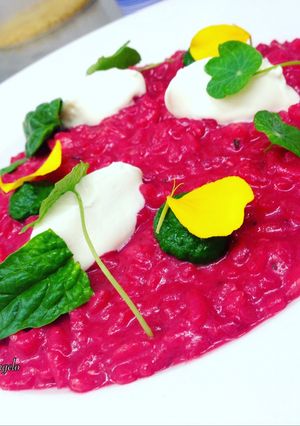 Foto di Risotto rape rosse e purea di spinaci con cream fraiche
