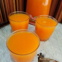 A picture of Pineapple and mango juice.