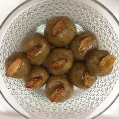 A picture of Left over roti laddoo.