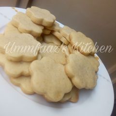 A picture of Ribbon shaped cookies.