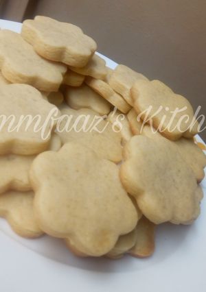 A picture of Ribbon shaped cookies.