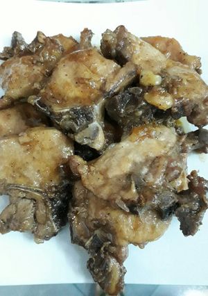 Hình của món Cốt lết rim mặn.