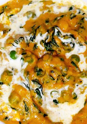 A picture of Methi matar malai.