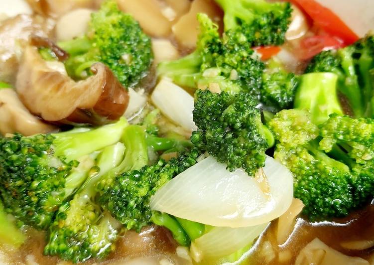 Bumbu memasak Brokoli Cah Jamur Saus Tiram ala Nyonyah yang Menggugah Selera