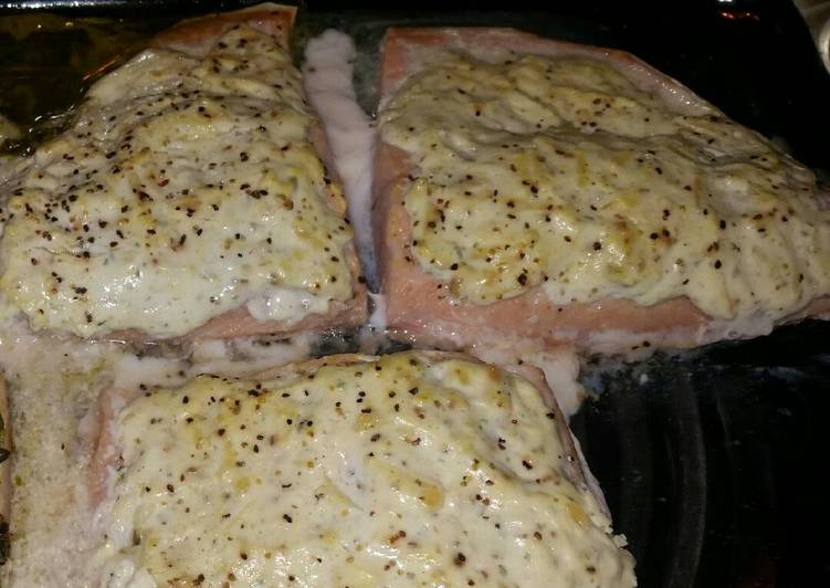 Baked Salmon w/sour cream topping