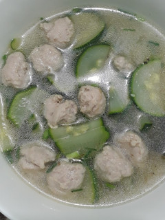 Hình của món Canh bí ngòi nấu mọc.