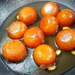 A picture of Gulab jaman.