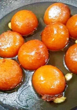 A picture of Gulab jaman.