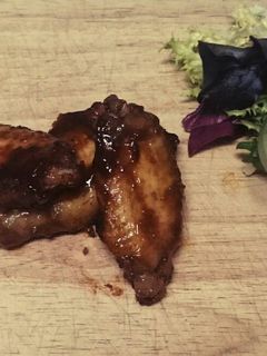 Una foto de Alitas de pollo con un toque oriental