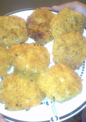 Una foto de Arepitas fritas de maíz molido