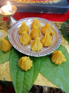 मावा मोदक (mawa modak recipe in Hindi) रेसिपी मुख्य फोटो