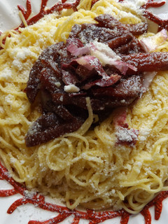 Una foto de Pasta fresca con endibias rojas y remolacha